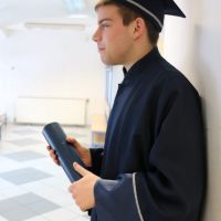 akademska diplomantska studentska toga kapa stola za promociju akademska diplomantska studentska toga kapa stola za promociju