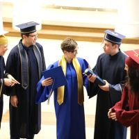 akademska diplomantska studentska toga kapa stola za promociju akademska diplomantska studentska toga kapa stola za promociju